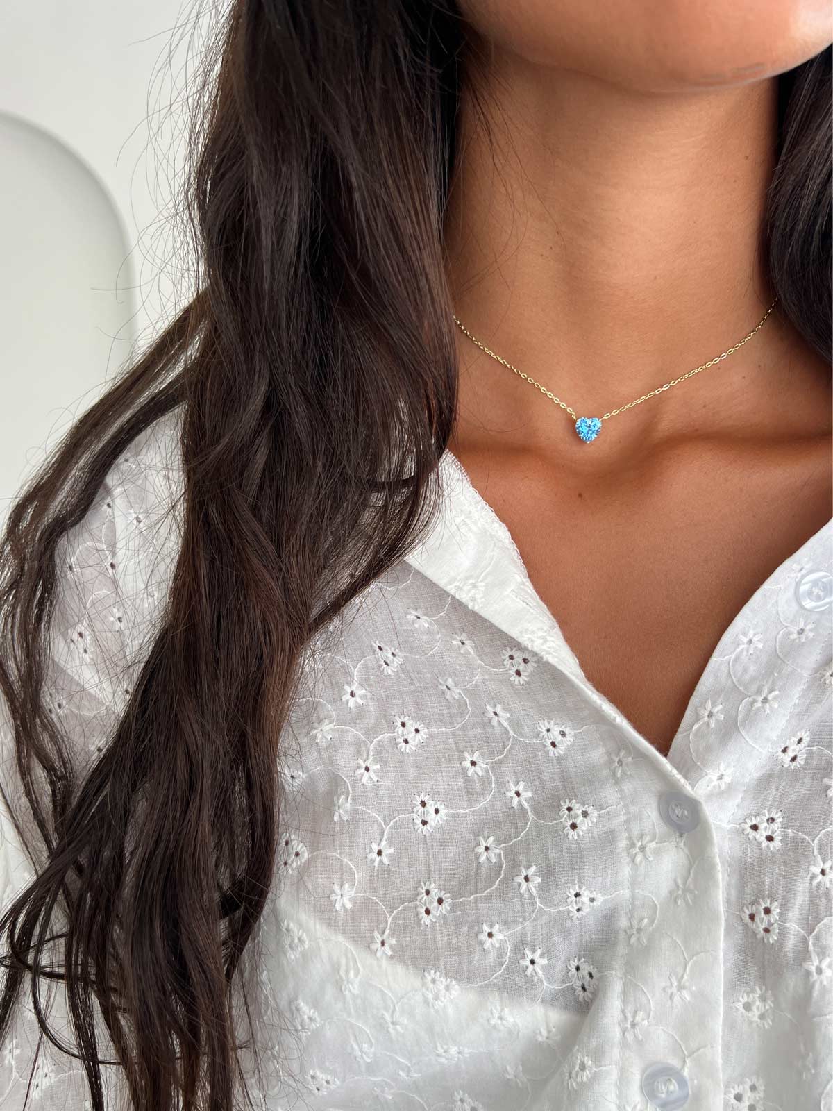 שרשרת צמודה סוליטר לב גדול תכלת