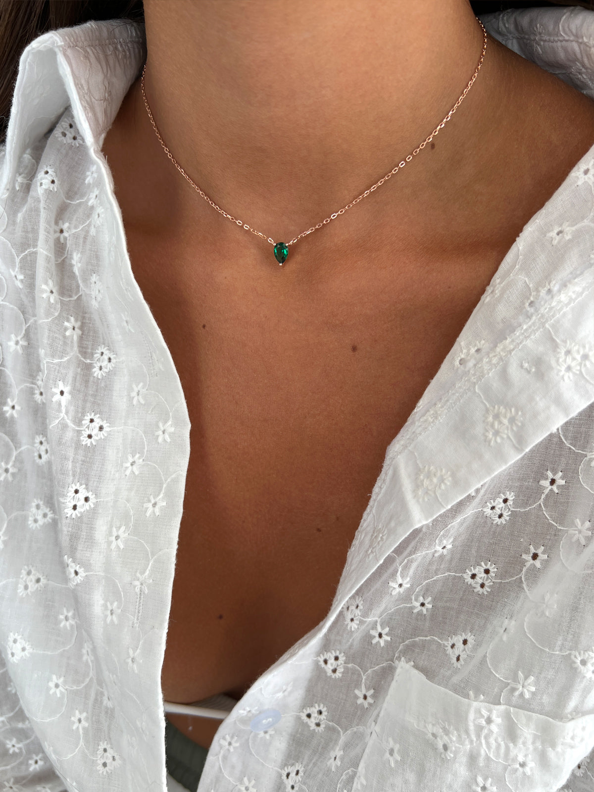 שרשרת צמודה סוליטר טיפה ירוקה