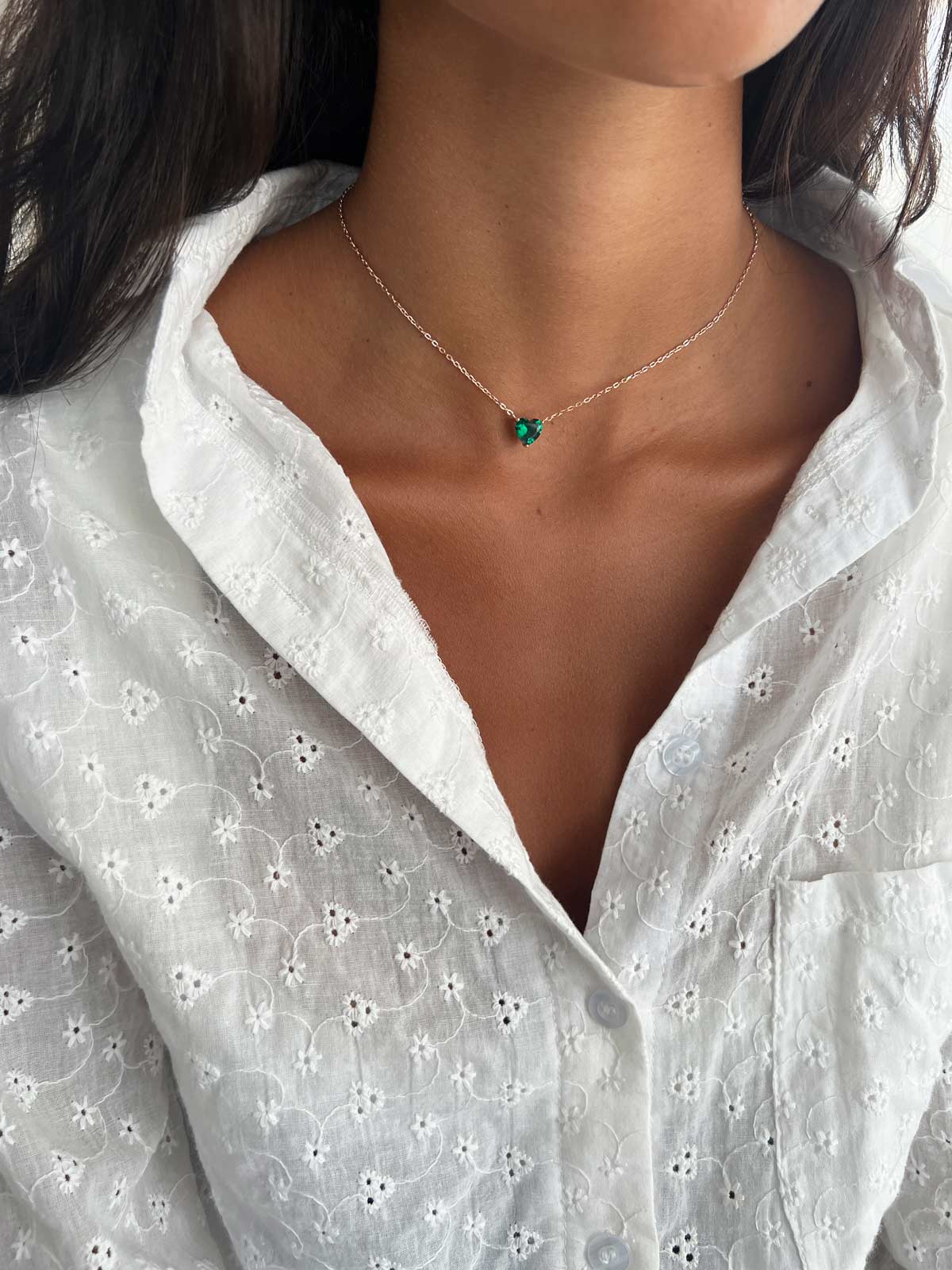 שרשרת צמודה סוליטר לב גדול ירוק