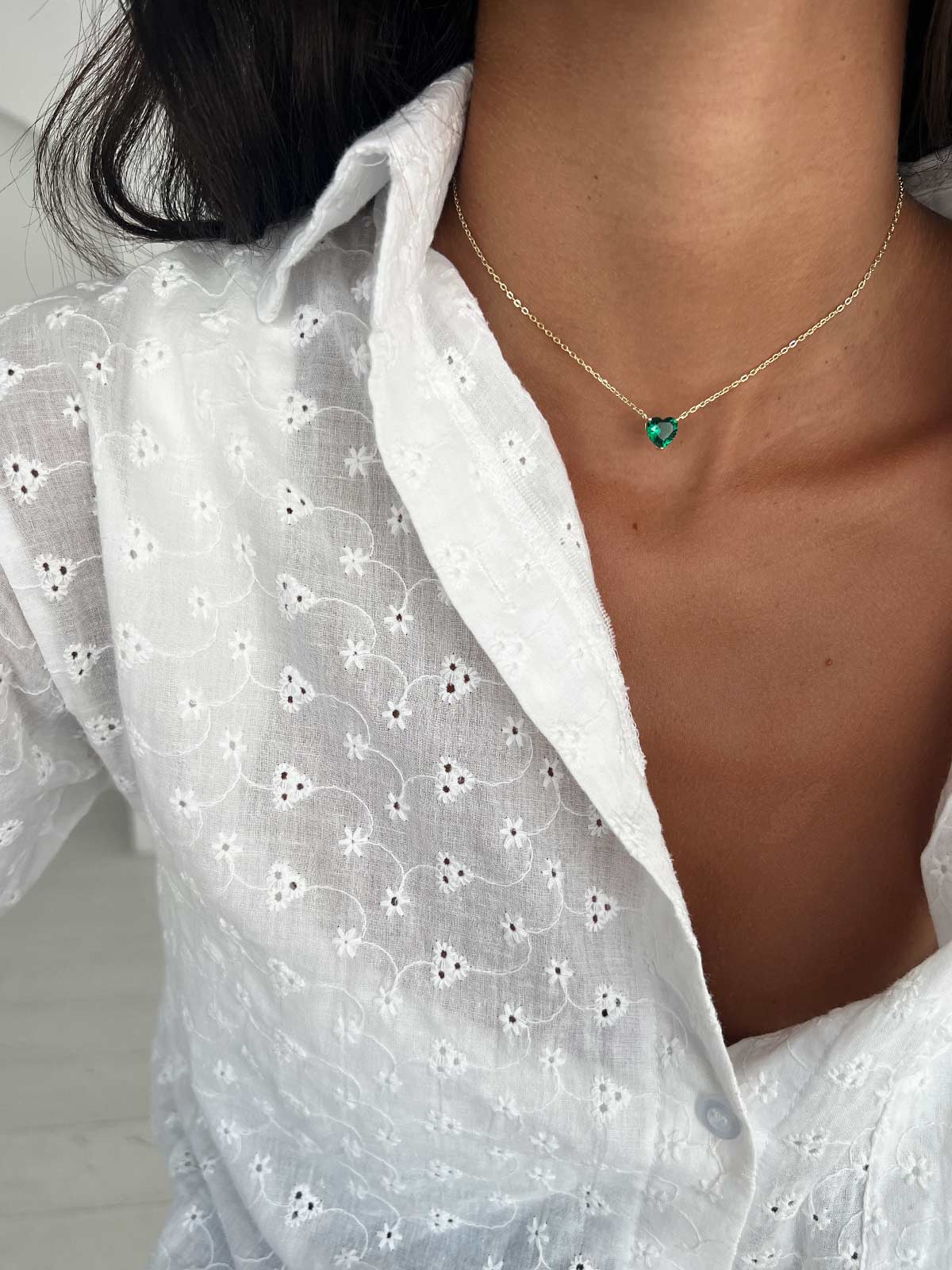 שרשרת צמודה סוליטר לב גדול ירוק