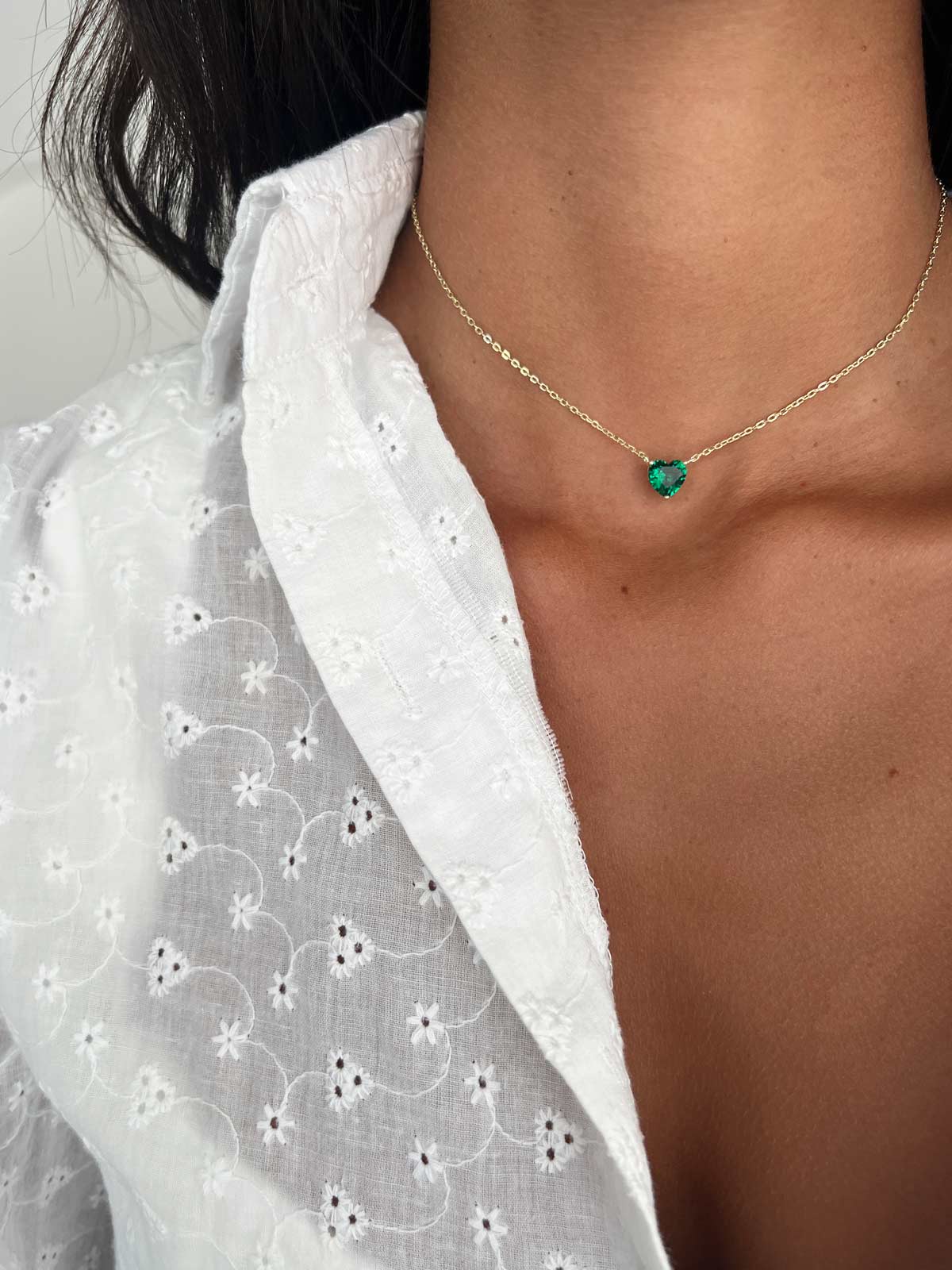 שרשרת צמודה סוליטר לב גדול ירוק