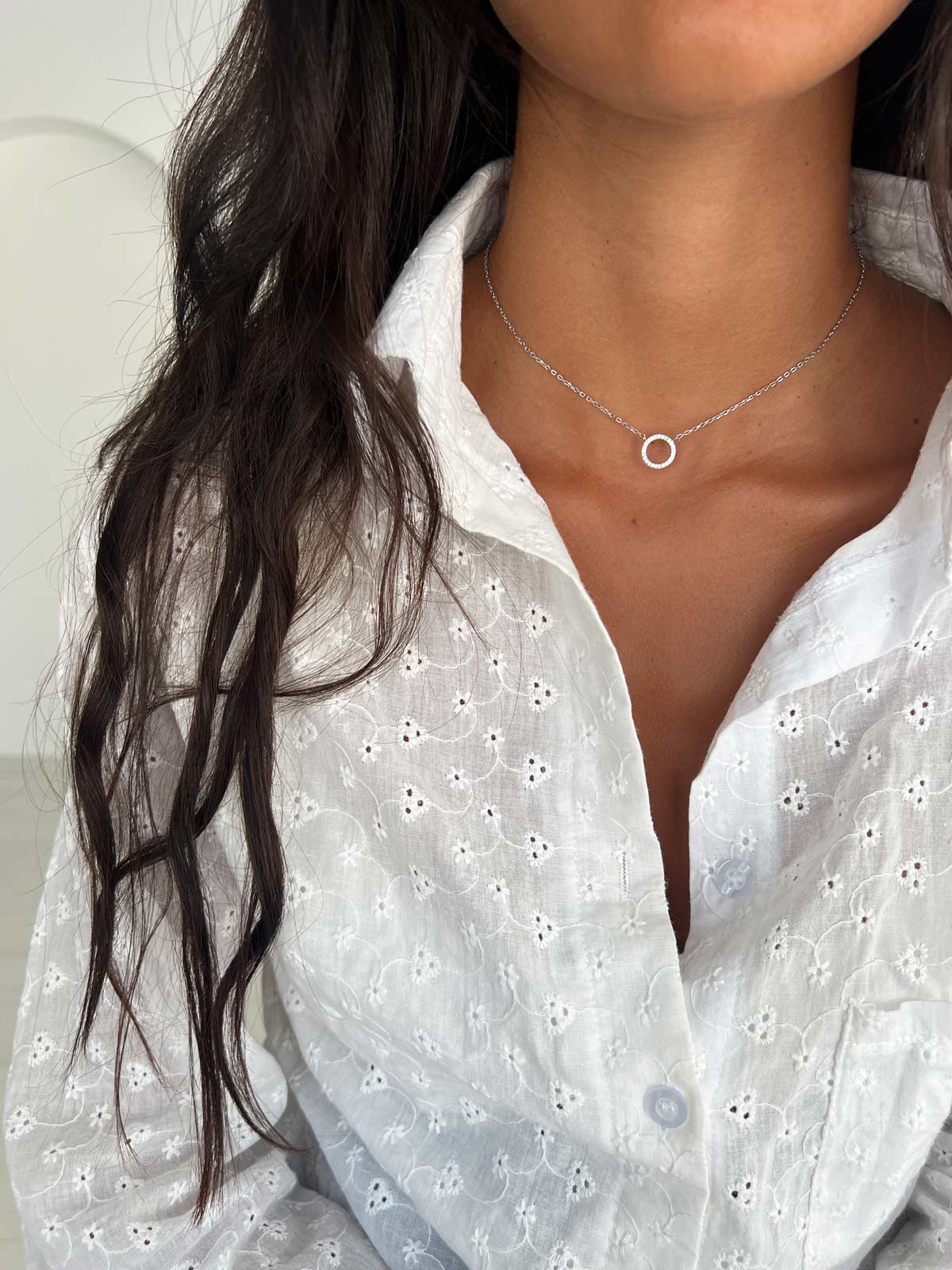 שרשרת צמודה חישוק קטן משובץ