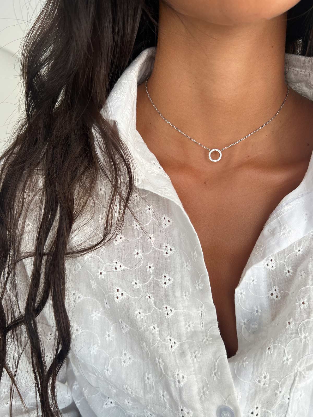 שרשרת צמודה חישוק קטן משובץ