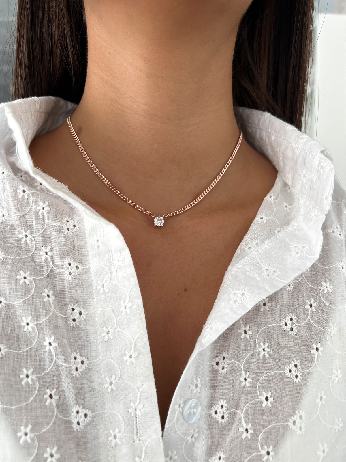 שרשרת צמודה חוליות וסוליטר גדול