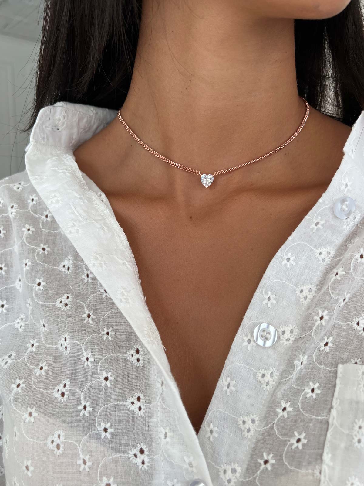 שרשרת צמודה חוליות עבות וסוליטר לב גדול