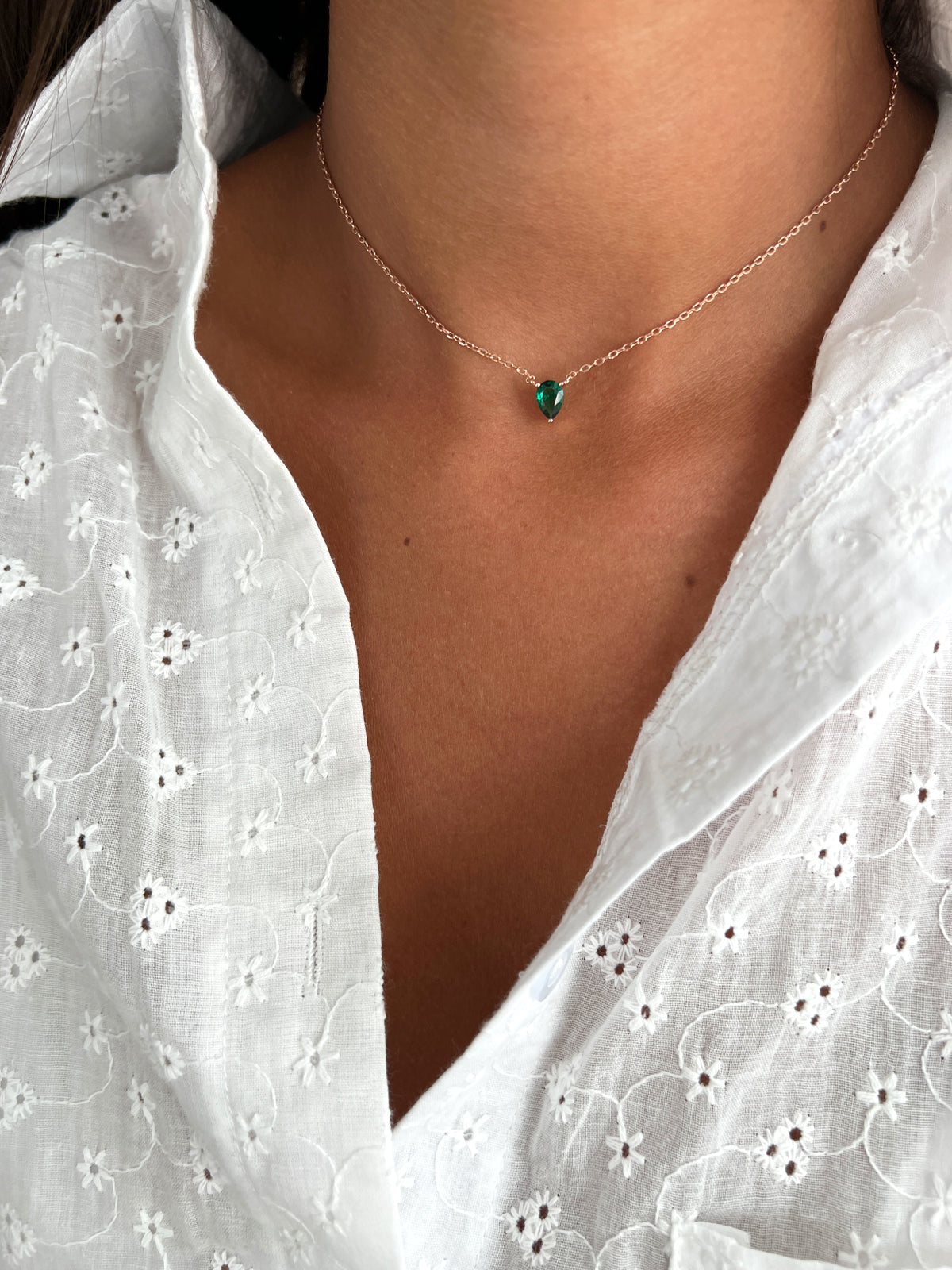 שרשרת צמודה סוליטר טיפה ירוקה