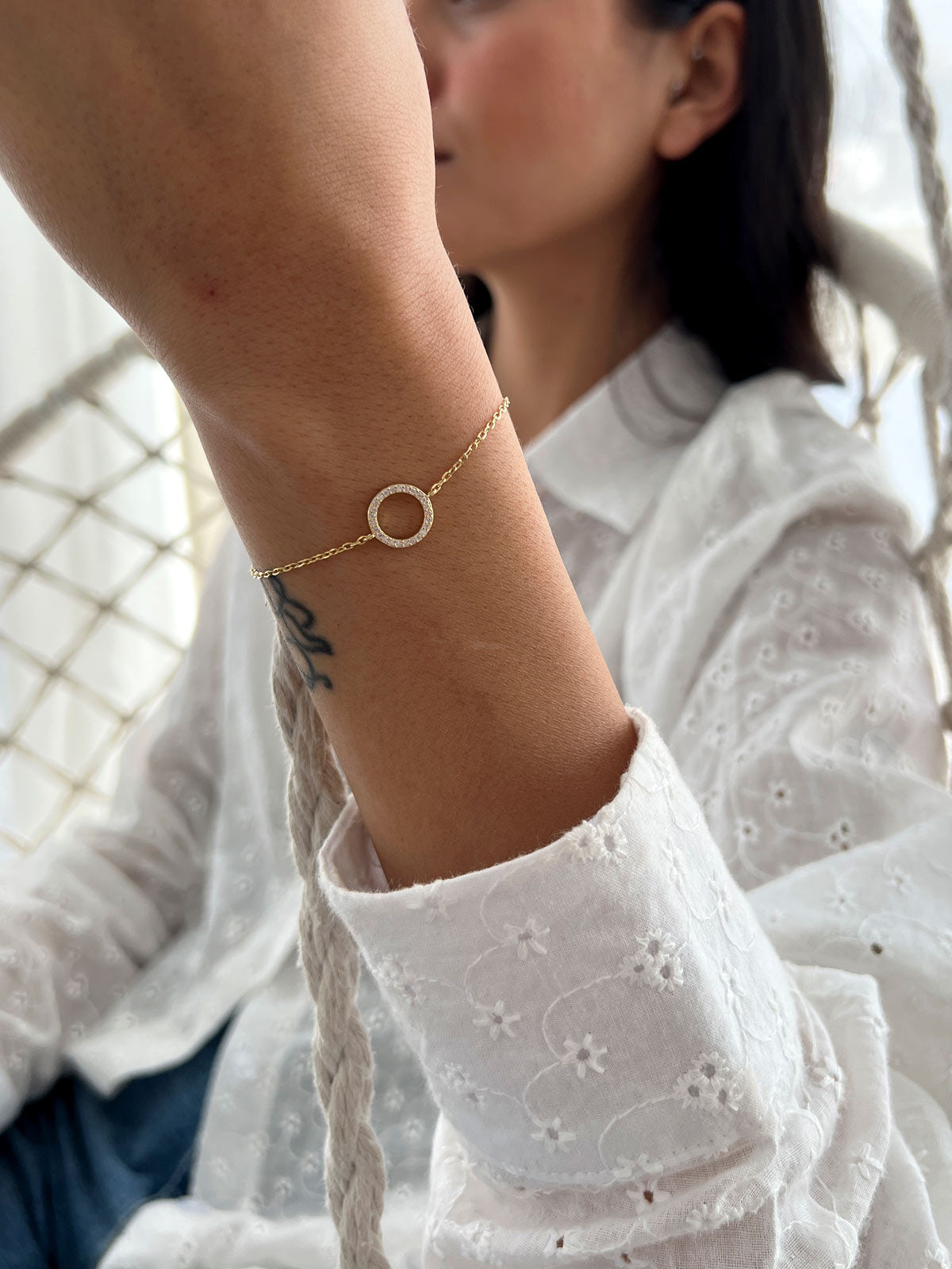 צמיד חישוק קטן משובץ