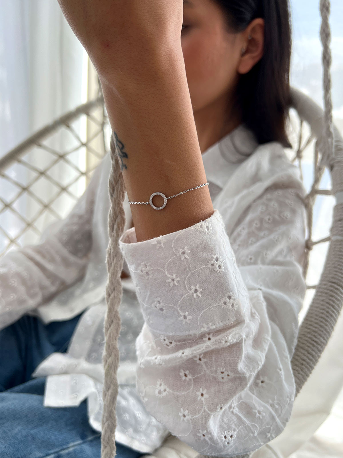 צמיד חישוק קטן משובץ