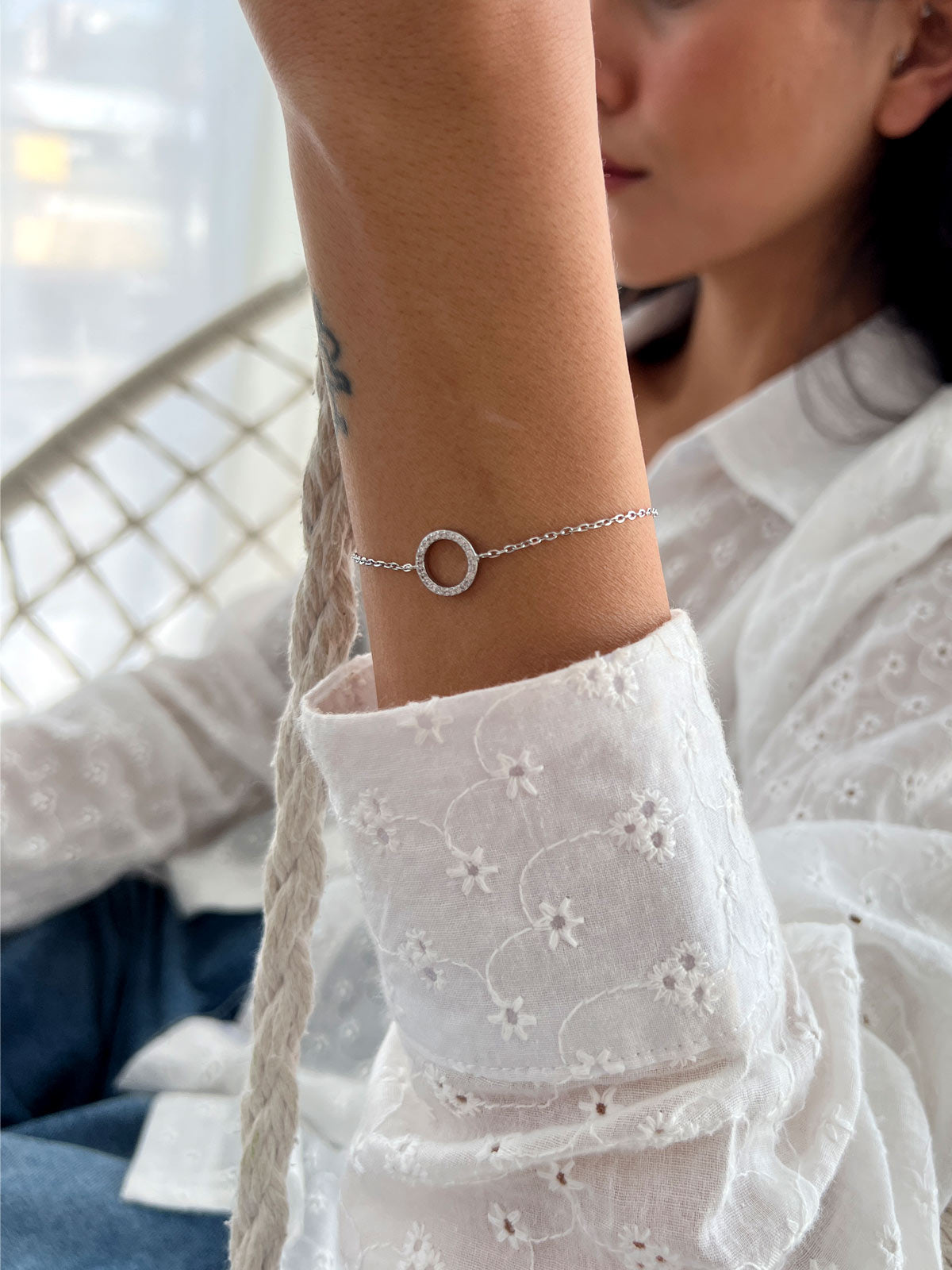 צמיד חישוק קטן משובץ