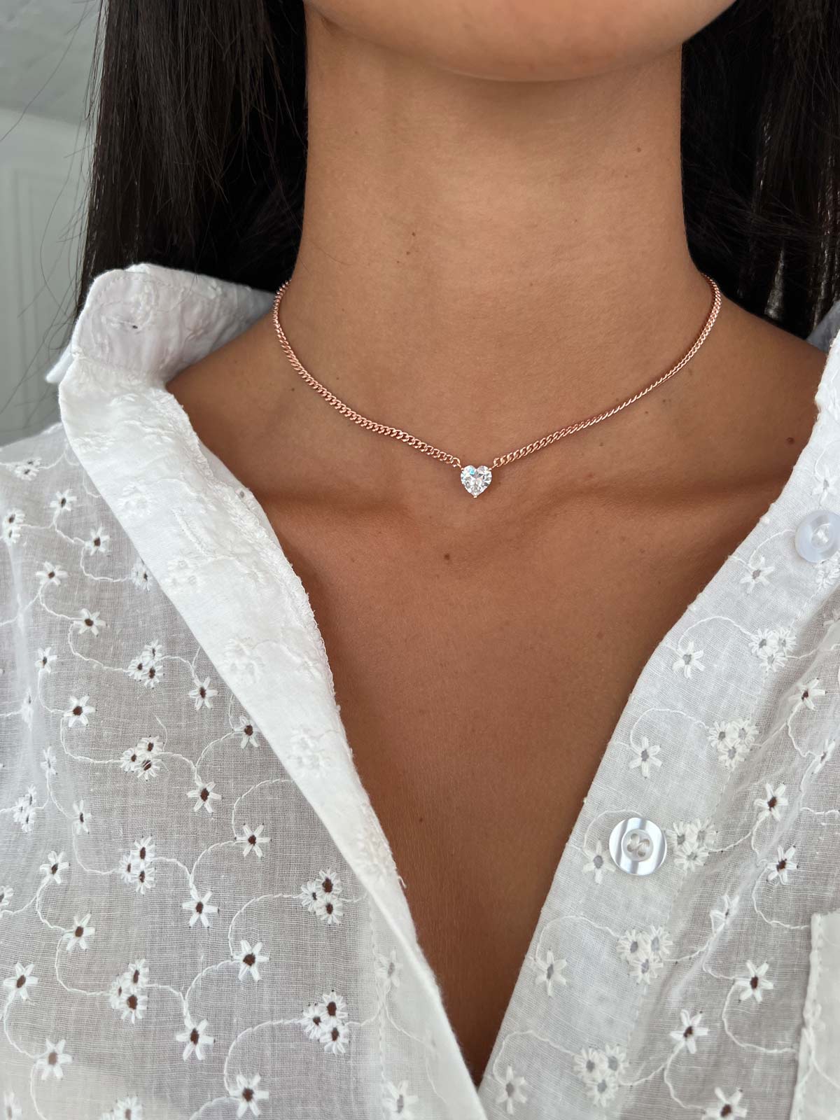 שרשרת צמודה חוליות עבות וסוליטר לב גדול