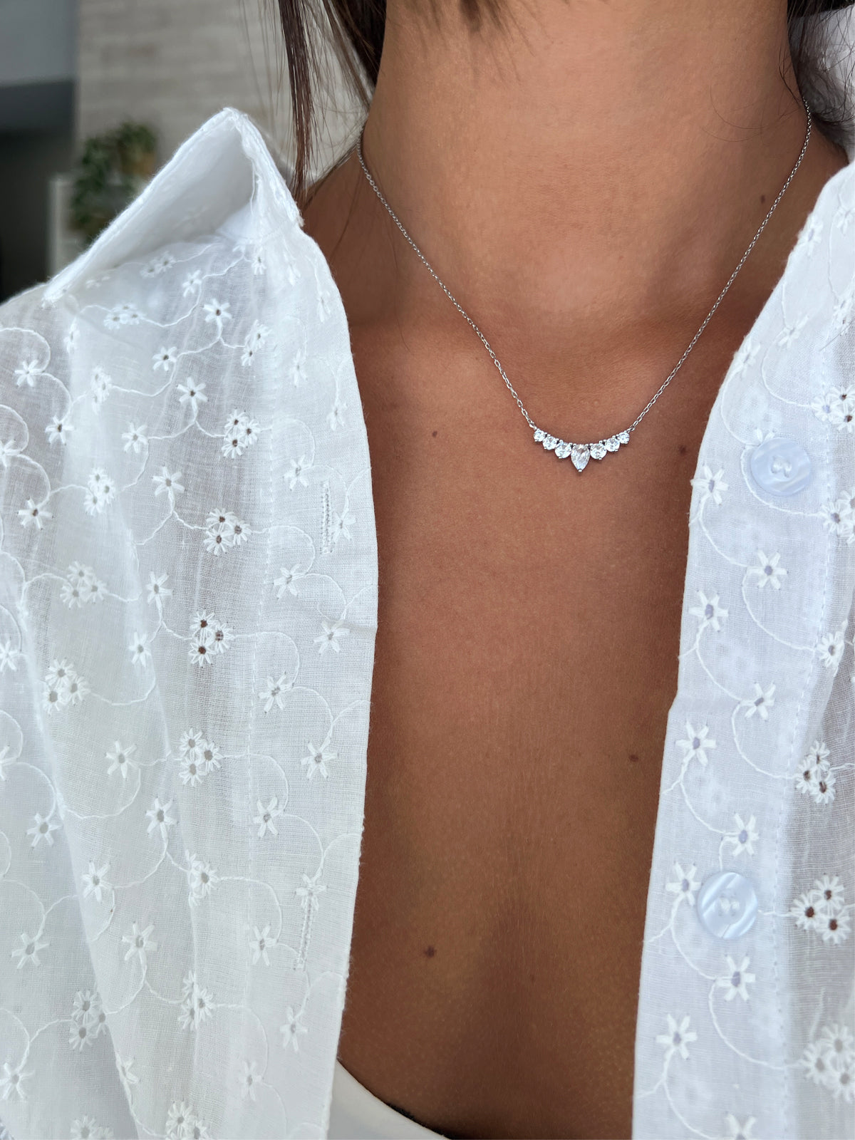 שרשרת סוליטרים וטיפה