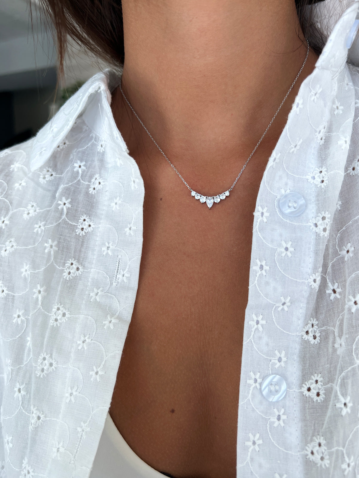 שרשרת סוליטרים וטיפה