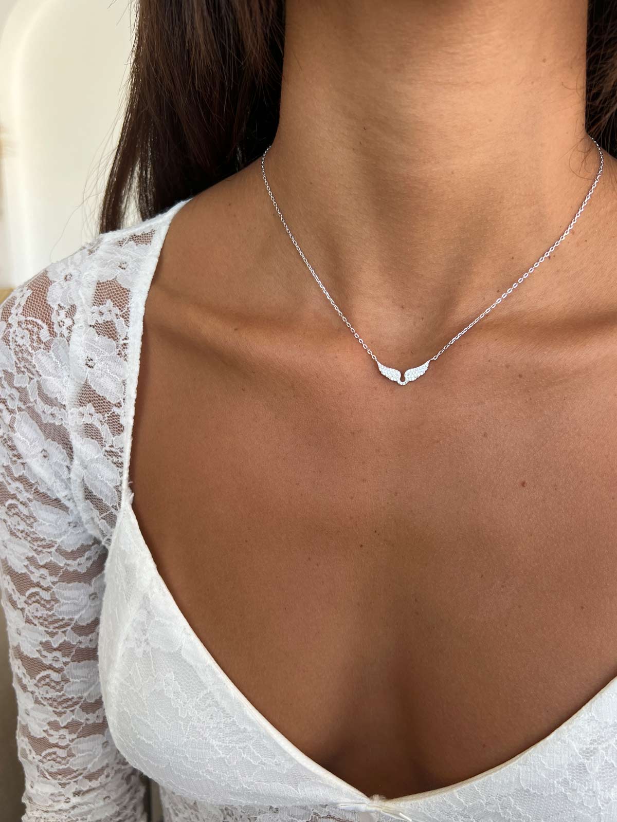 שרשרת צמודה כנפיים קטנות