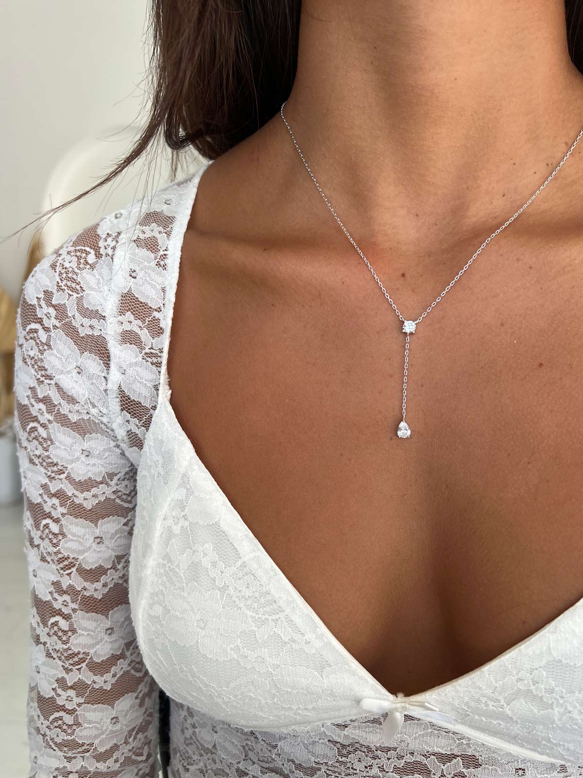 שרשרת עניבה קצרה סוליטר וטיפה