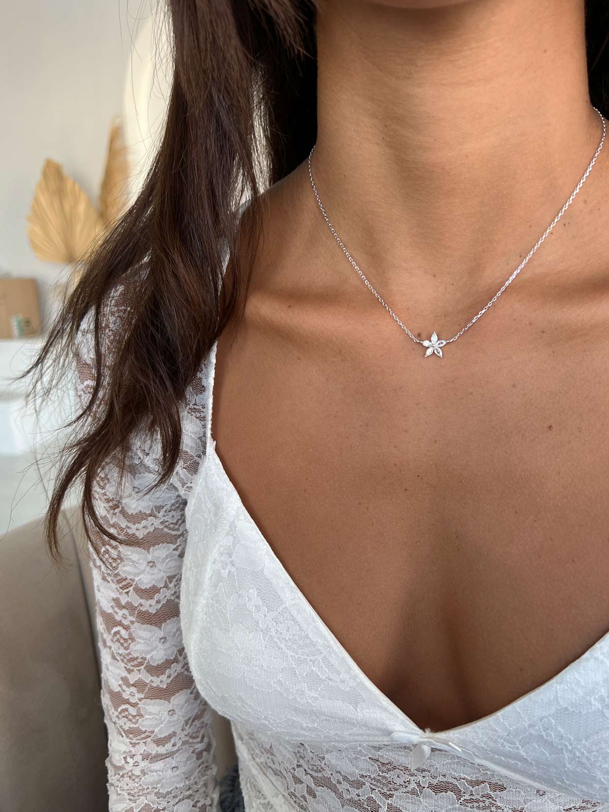 שרשרת צמודה פרח מרקיזות