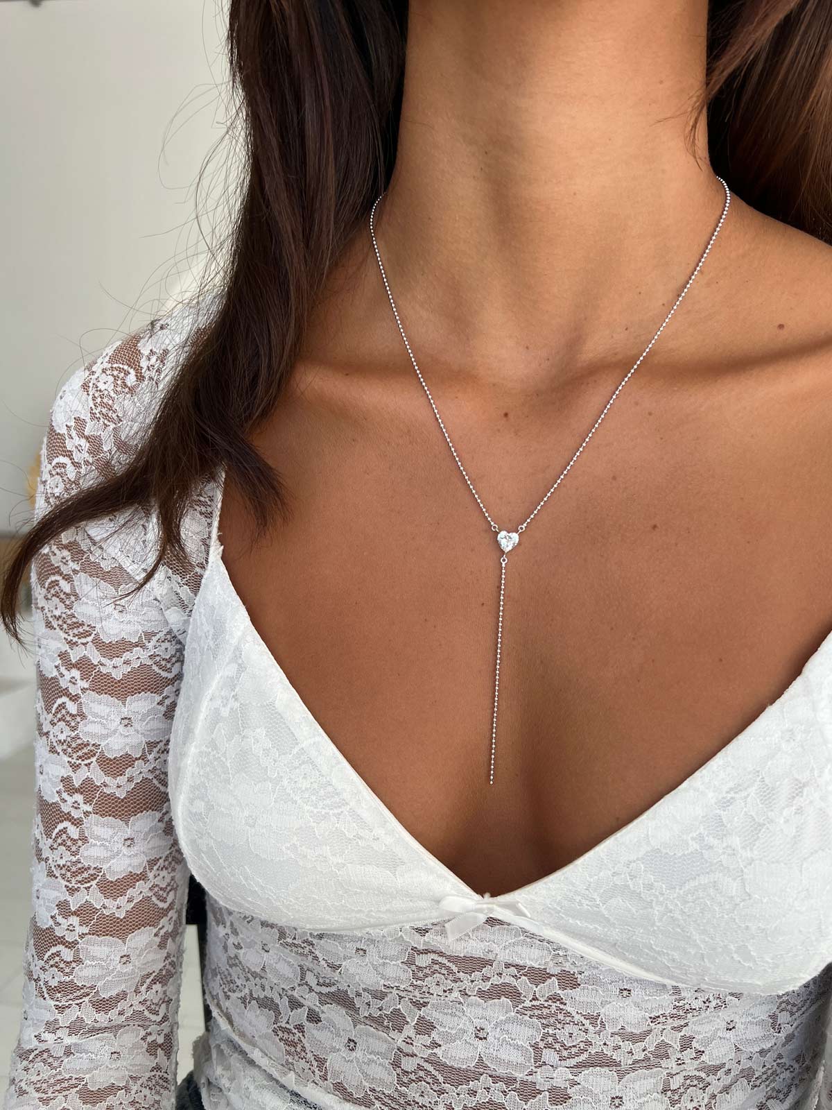 שרשרת עניבה חרוזים וסוליטר לב