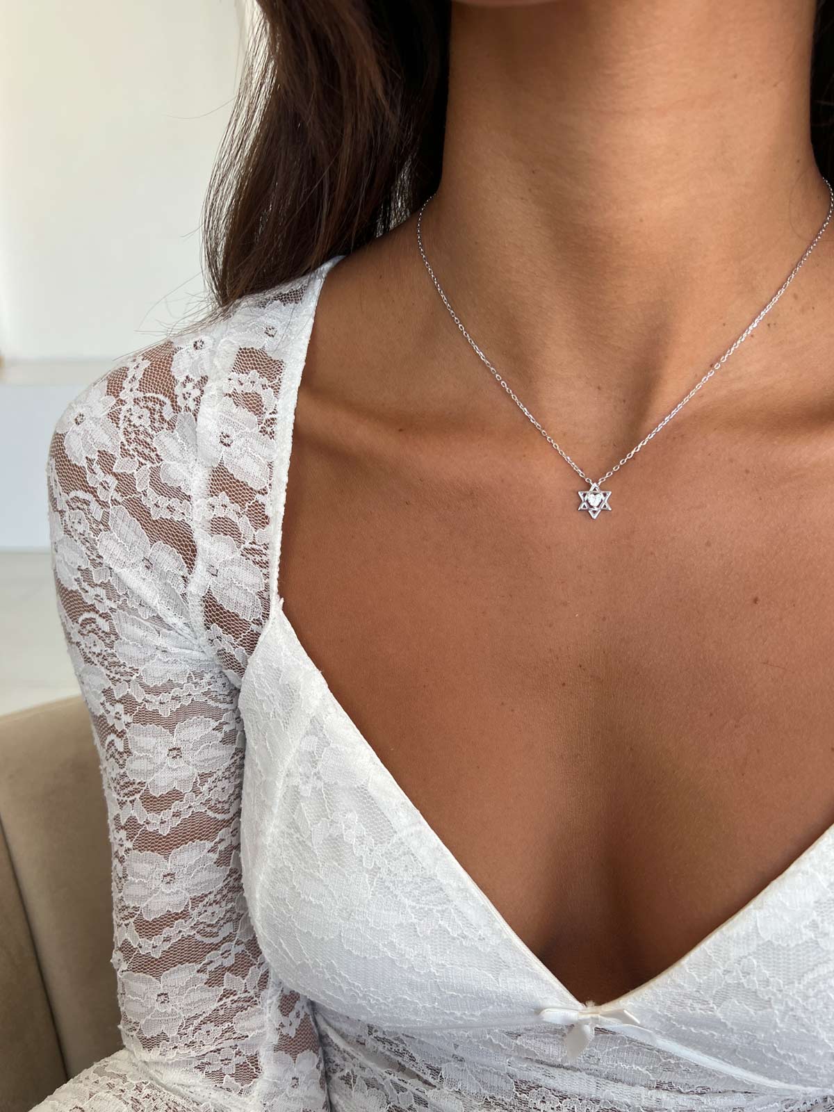 שרשרת צמודה מגן דוד וסוליטר לב