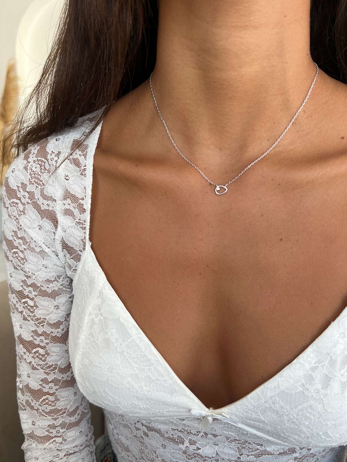 שרשרת צמודה טיפה חלולה חלקה וסוליטר