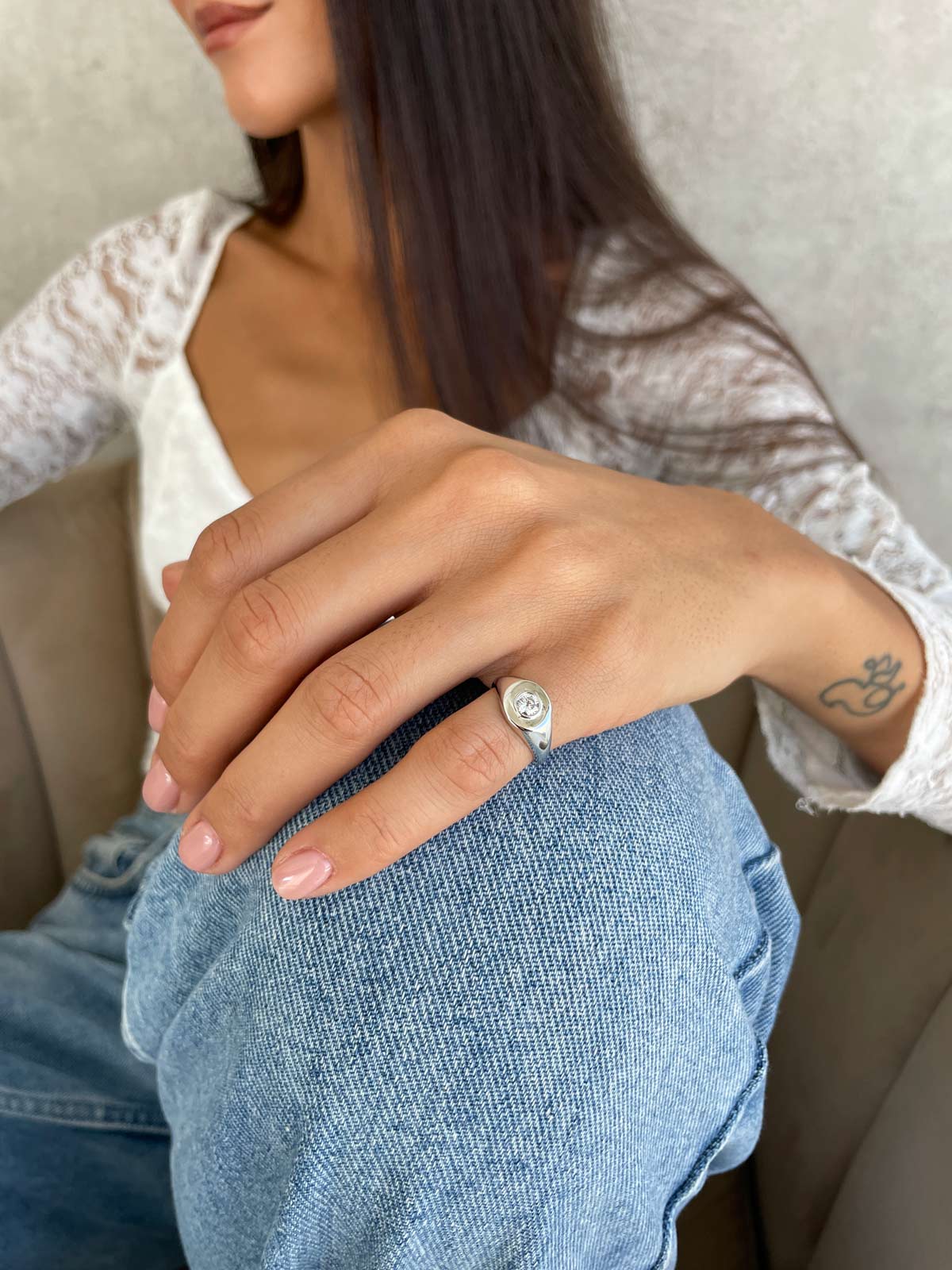 טבעת חותם לזרת סוליטר עגול