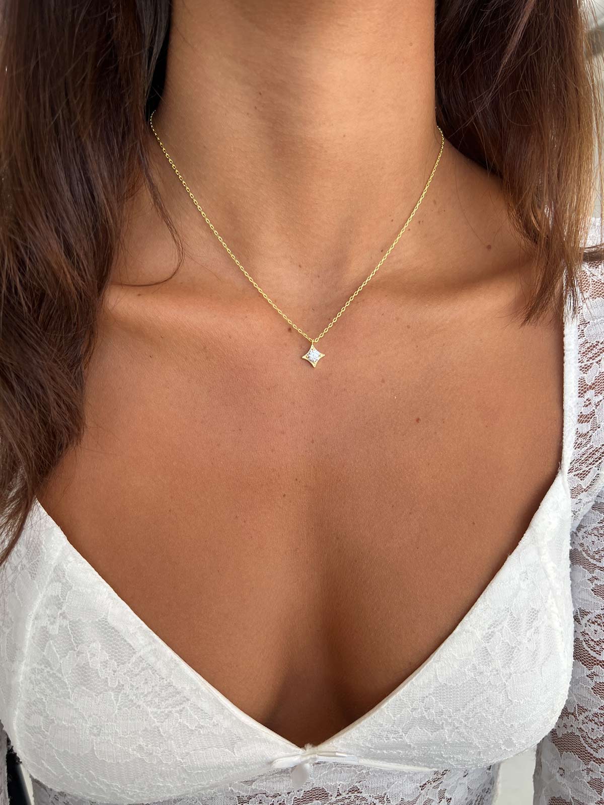 שרשרת צמודה מעוין וסוליטר