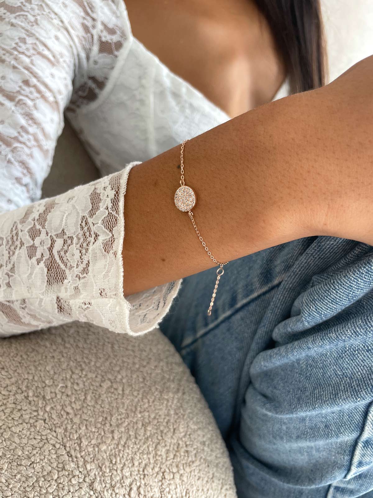 צמיד עדין מעגל משובץ