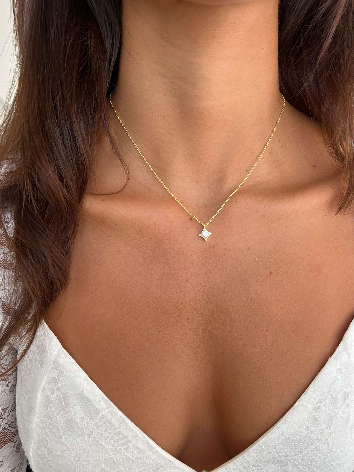 שרשרת צמודה מעוין וסוליטר