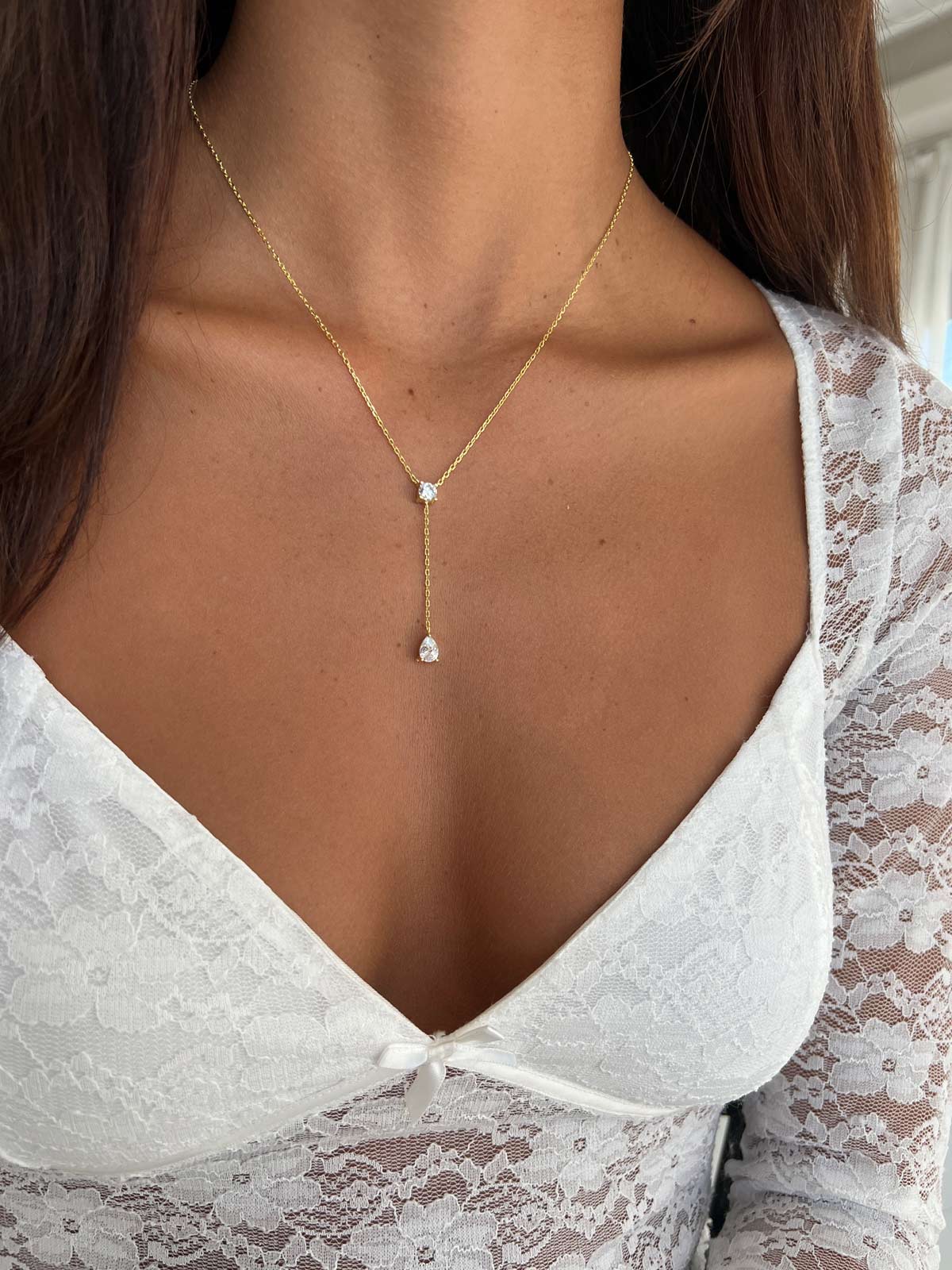 שרשרת עניבה קצרה סוליטר וטיפה