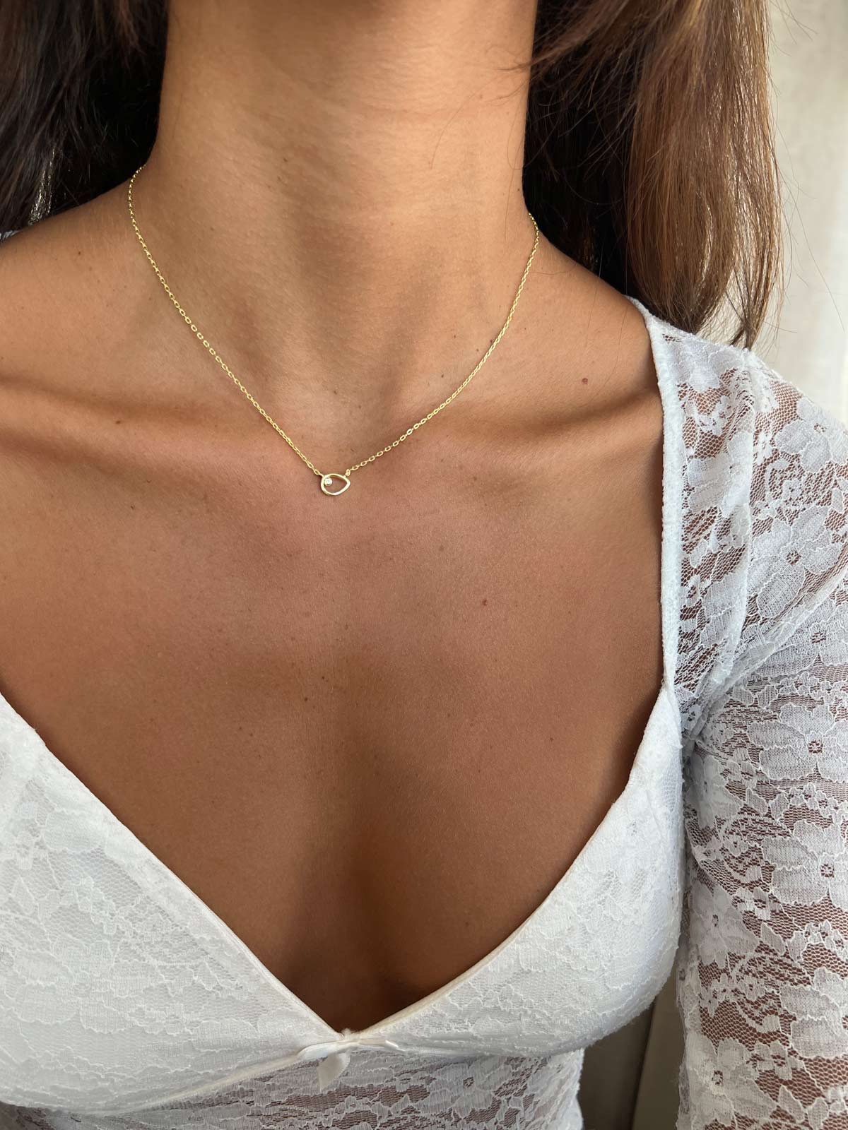 שרשרת צמודה טיפה חלולה חלקה וסוליטר